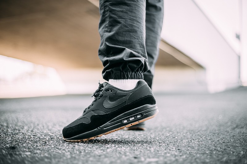 Air max 1 premium black gum on sale